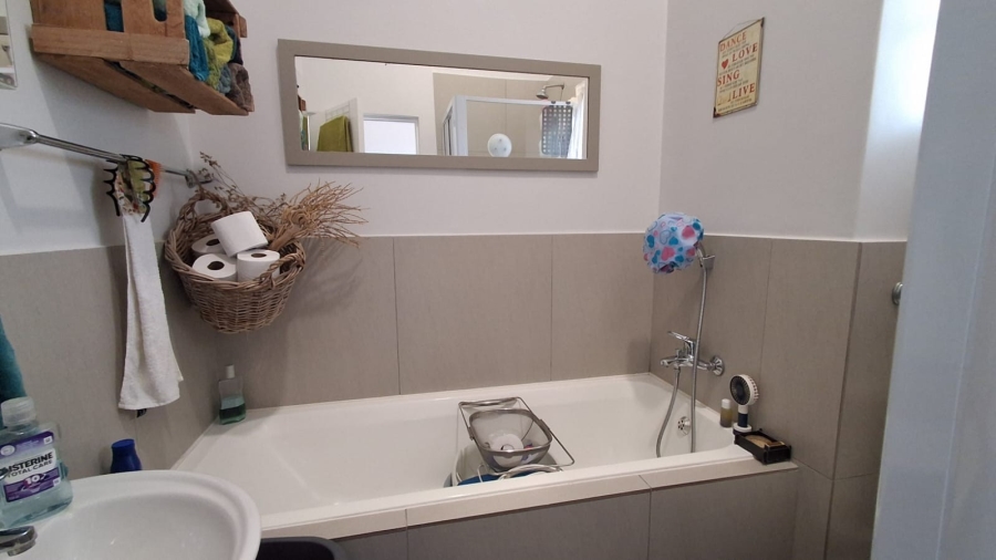 2 Bedroom Property for Sale in Buhrein Western Cape
